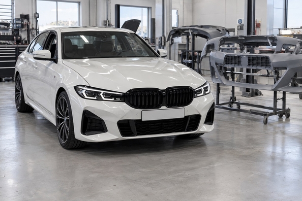 BMW 3 F30 v slogu G20 M-Tech ali M3 F80: prenova in body kit — kaj vključuje in ali se splača Fotografija 2