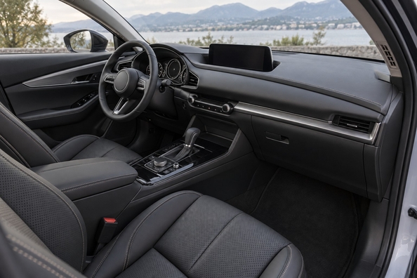 Mazda CX-30 2027: kaj se je spremenilo – športni paket, barve in infotainment Fotografija 1