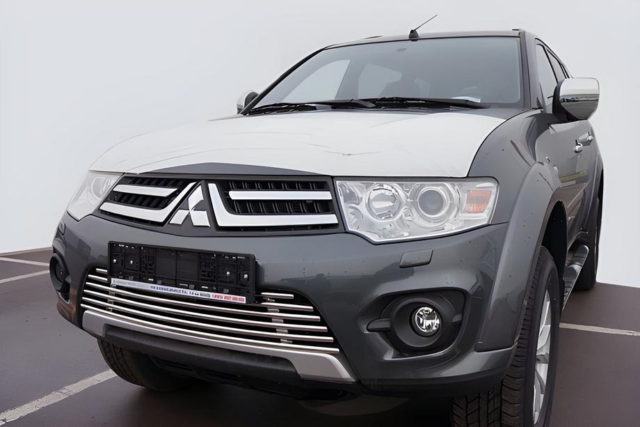 Mitsubishi Pajero Sport 2008–2015 Zaščitna mreža prednje maske Image