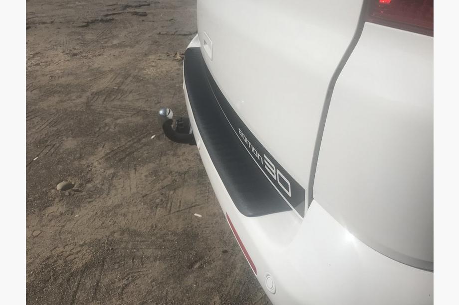 Volkswagen T5 Caravelle 2004–2010 Obloga zadnjega odbijača z zavihkom (ABS plastika) Fotografija 4