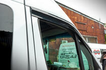 Mercedes Sprinter W906 2006–2018 Lepljeni vetrniki za okna (2 kos, Sunplex Sport) fotografija 8