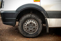 Volkswagen Crafter 2006–2016 Široke obrobe blatnikov (4 kosi, črne) fotografija 1