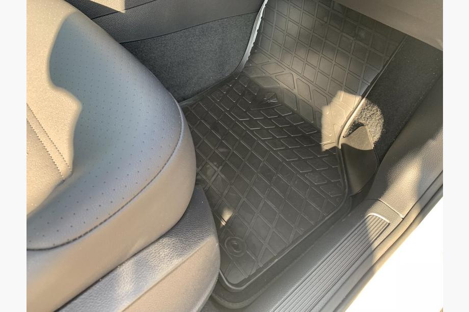 Volkswagen Golf 7/E-Golf 2012–2020 Gumijasti tepihi za potniški prostor (4 kosi, Stingray Premium) Fotografija 2