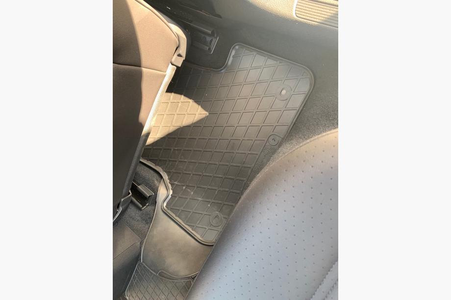 Volkswagen Golf 7/E-Golf 2012–2020 Gumijasti tepihi za potniški prostor (4 kosi, Stingray Premium) Fotografija 3
