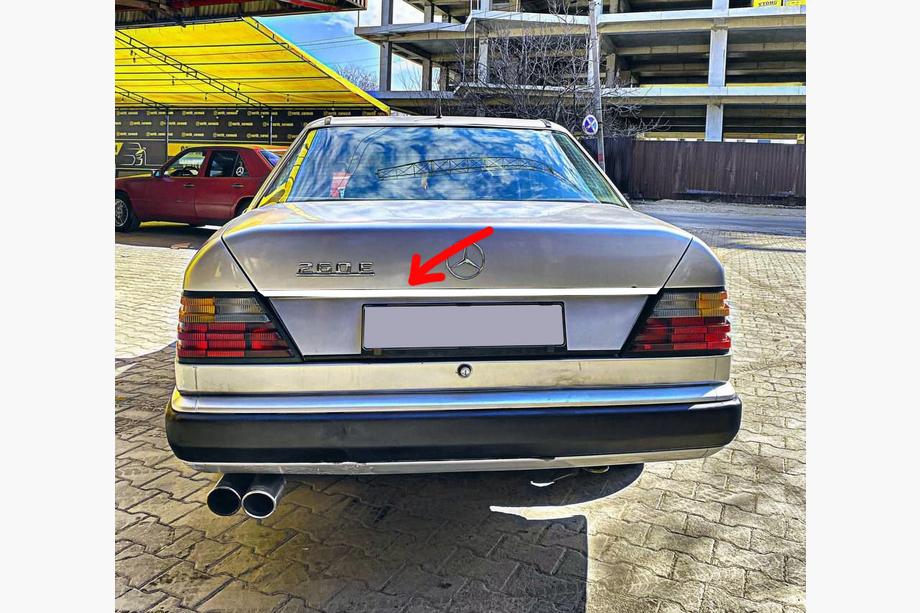 Mercedes E-class W124 1984–1997 Nerjavni okrasni trak za rob prtljažnih vrat Image