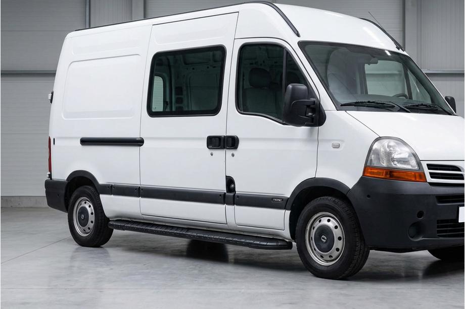 Nissan Interstar 2002–2010 Bočne stopnice Bosphorus Black (2 kos, aluminij) Image