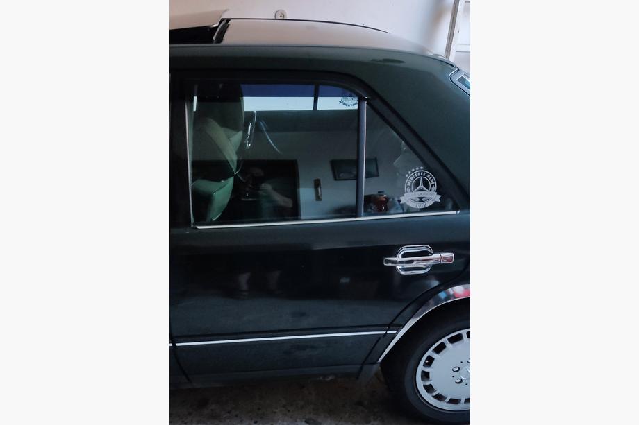 Mercedes E-class W124 1984–1997 Okenske obrobe (4 kosi, nerjavno jeklo) Fotografija 4