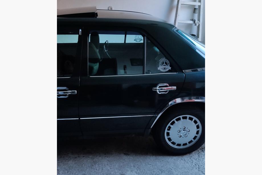 Mercedes E-class W124 1984–1997 Okenske obrobe (4 kosi, nerjavno jeklo) Fotografija 1