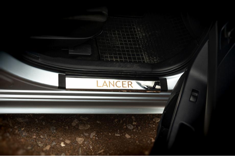Mitsubishi Lancer X 2008– Zaščitne letve pragov (Carmos, 4 kosi, nerjavno jeklo) Image