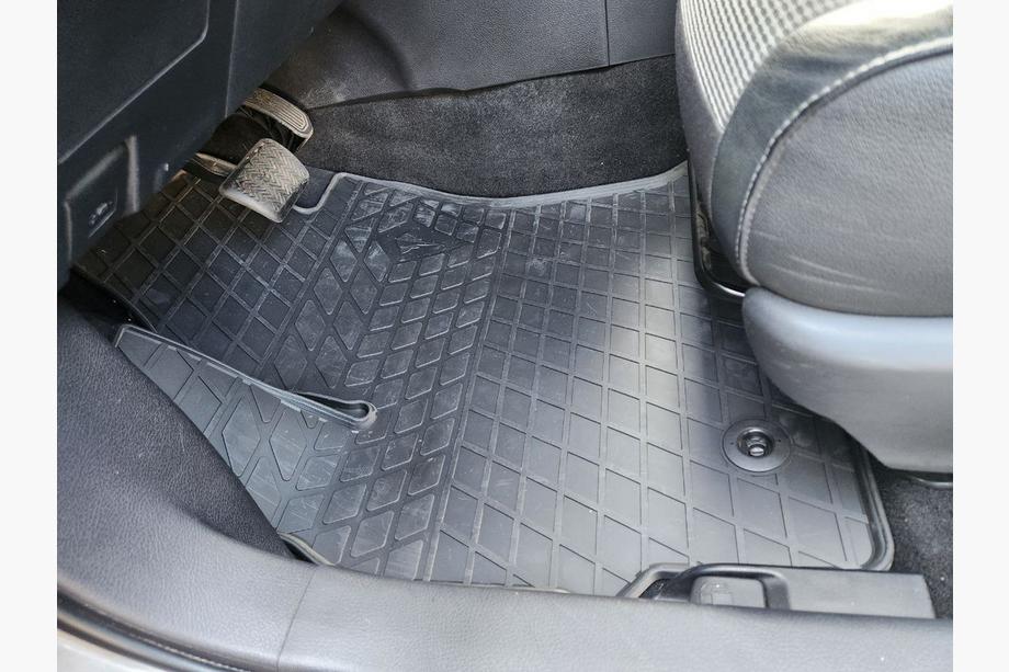 Toyota Auris 2012–2018 Gumijasti tepihi za potniški prostor (4 kosi, Stingray Premium) Image