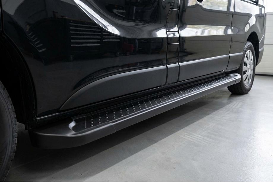 Renault Trafic 2015– Bočne stopnice Allmond Black (2 kosa, aluminij) Dolga medosna razdalja Image