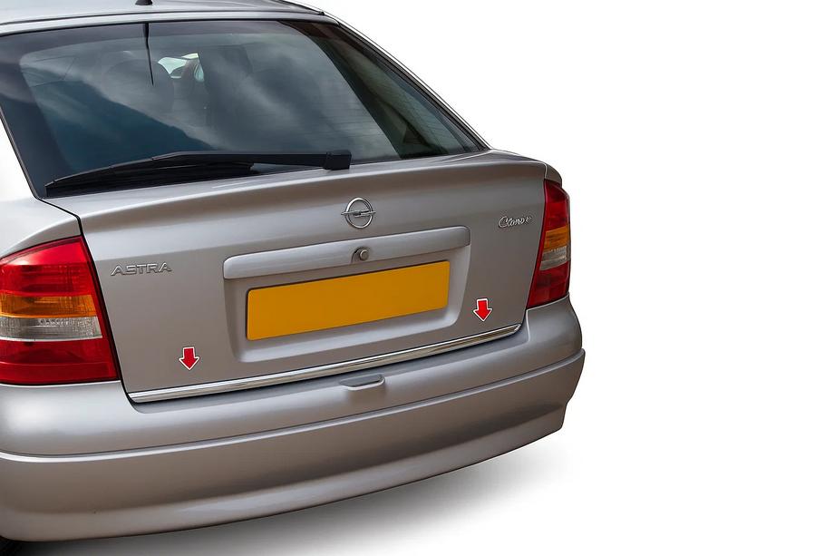 Opel Astra G Classic 1998–2012 Nerjaveča zaščitna letvica roba prtljažnika Carmos - turško nerjaveče jeklo Image