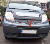 Renault Trafic 2001–2015 Zimski srednji pokrov maske (nad registrsko tablico) 2001-2007, sijoča fotografija 1