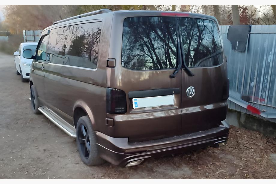 Volkswagen T5 Caravelle 2004–2010 Zadnji spodnji dodatek Sport 2 (za lakiranje) Fotografija 7