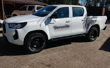 Toyota Hilux 2015– Bočne stopnice Allmond Black (2 kos, aluminij) fotografija 3