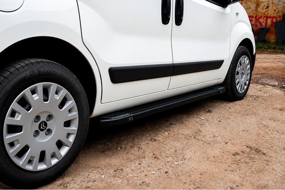 Citroen Nemo 2007–2017 Stranske stopnice Rainbow Black (2 kosa, aluminijasti profil) Image