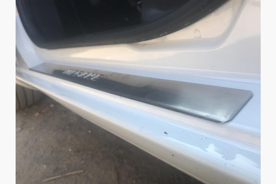 Renault Megane III 2009–2016 Zaščitne letve pragov OmsaLine (4 kosi, nerjaveče jeklo) Fotografija 5