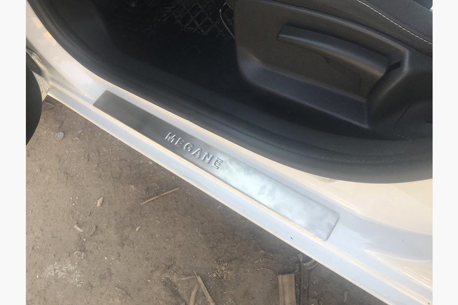 Renault Megane III 2009–2016 Zaščitne letve pragov OmsaLine (4 kosi, nerjaveče jeklo) Fotografija 6