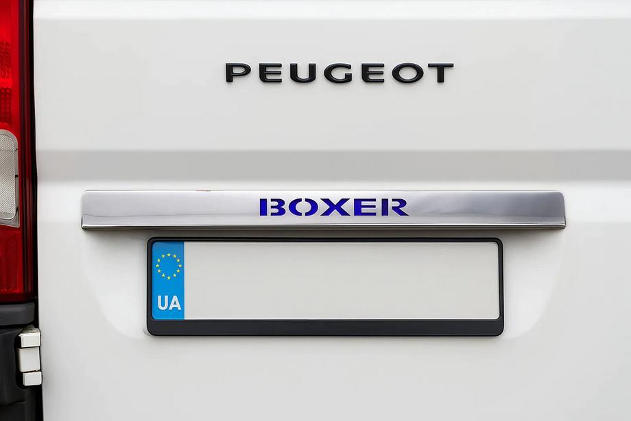 Peugeot Boxer 2006–2025 Kromirana letev nad registrsko tablico z modro LED (nerjavno jeklo) Image