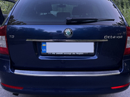 Skoda Octavia II A5 2010–2013 Kromirana letev nad registrsko tablico Carmos (nerjavno jeklo) fotografija 2