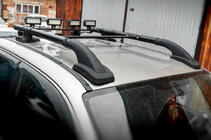 Volkswagen Amarok 2010–2022 Strešne sani Black Shark (s prečkami) fotografija 1