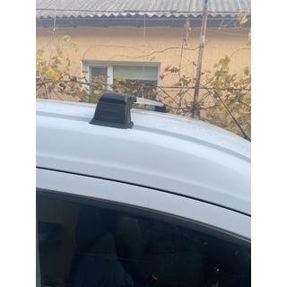 Strešna prečna nosilca za tovarniška pritrdilna mesta, zaklepanje na ključ (2 kos) fotografija 3