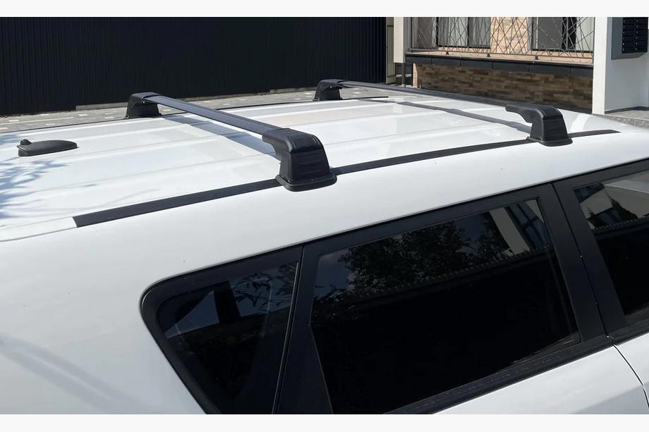 Mercedes Vito W639 2004–2014 Strešna prečna nosilca za tovarniška pritrdilna mesta, zaklepanje na ključ (2 kos) Image