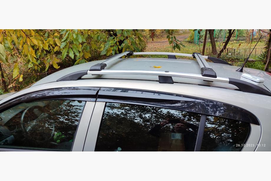 Opel Astra H 2004–2013 Prečni strešni nosilci za običajne strešne letve, zaklepanje na ključ (2 kosa) Image