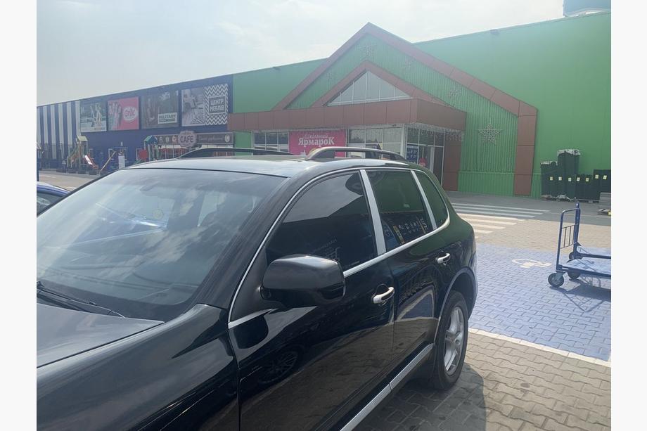 Volkswagen Touareg 2002–2010 Strešne vzdolžne letve Skyport (mat črna) Fotografija 5