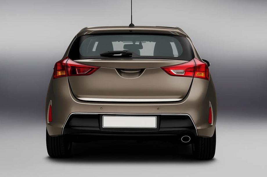 Toyota Auris 2012–2018 Nerjaveča zaščitna letvica roba prtljažnika Image