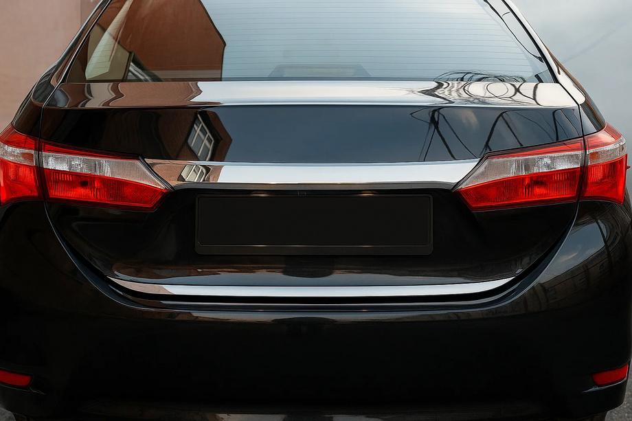 Toyota Corolla 2013–2019 Nerjaveča zaščitna letvica roba prtljažnika Image