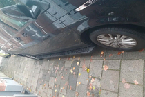 Volkswagen T6 2015–2024 Bočne stopnice Allmond Black (2 kos, aluminij) Dolga medosna razdalja fotografija 3