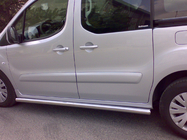 Citroen Berlingo 1996–2008 Stranske cevi (2 kos, nerjavno jeklo) Ø70 s plastičnimi nosilci fotografija 2