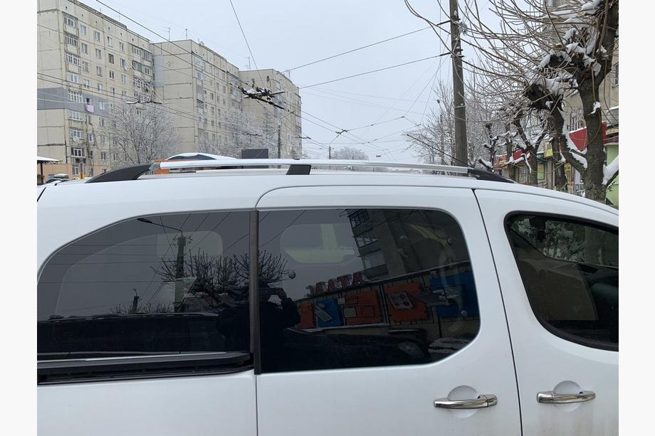 Citroen Berlingo 2008–2018 Kromirane strešne letve S plastičnimi nogami Fotografija 7