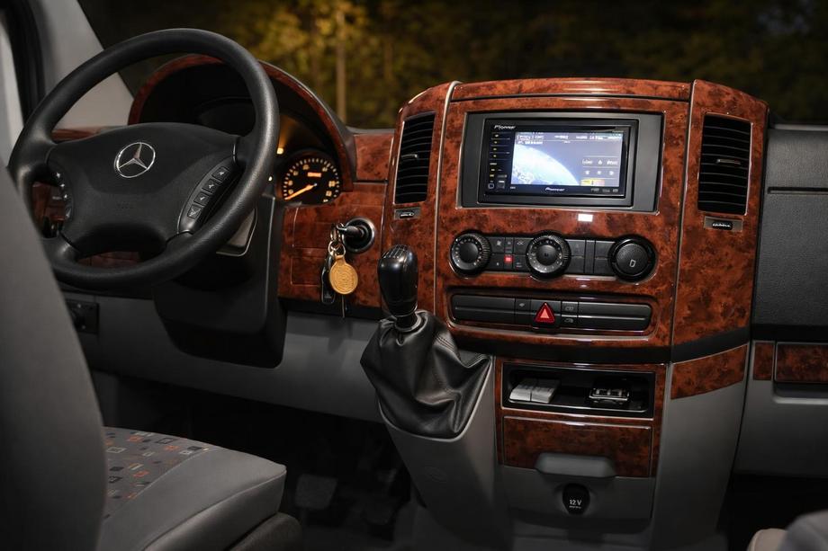 Mercedes Sprinter W906 2006–2018 Dekorativne obloge armaturne plošče (Meric, 50 delov) Fotografija 2