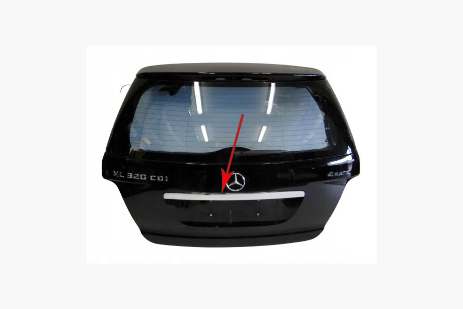 Mercedes ML W164 2005–2011 Okrasna letev nad registrsko tablico (nerjaveče jeklo) Fotografija 1