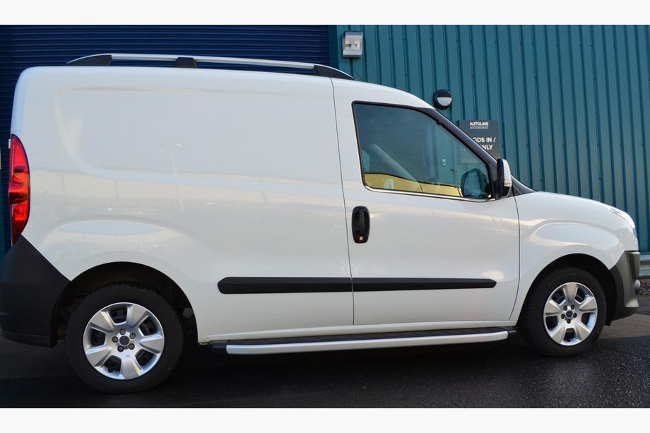 Opel Combo 2012–2018 Obrobe stekel (nerjaveče jeklo) Fotografija 5