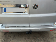 Volkswagen T5 2010–2015 Nerjavno jeklena letvica nad registrsko tablico za krilna vrata fotografija 4