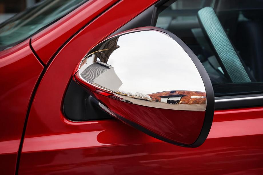 Nissan Qashqai 2010–2014 Kromirani pokrovi ogledal (2 kosa, nerjavno jeklo) Carmos - turško nerjaveče jeklo Image