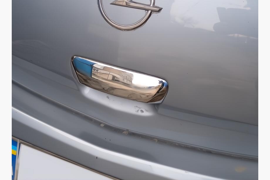 Opel Corsa D 2007–2014 Nerjaveča obloga kljuke zadnjih vrat Carmos – turško nerjaveče jeklo Image
