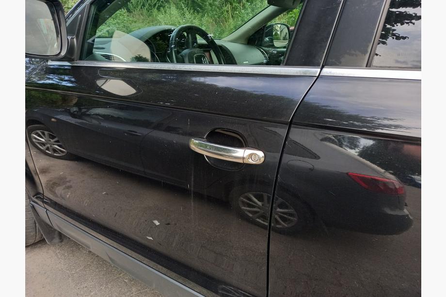 Audi Q7 2005–2015 Kromirani pokrovi kljuk vrat (4 kos, nerjaveče jeklo) OmsaLine, z odprtino za gumb Image