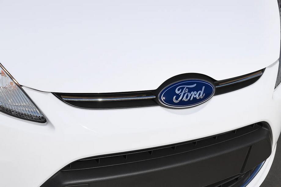 Ford Fiesta 2008–2017 Obloga rešetke (2-delna, nerjavno jeklo) Fotografija 1