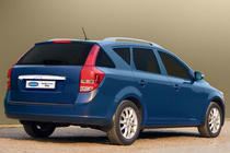 Kia Ceed 2007–2012 Letvica nad registrsko tablico (SW, nerjaveče jeklo) fotografija 2