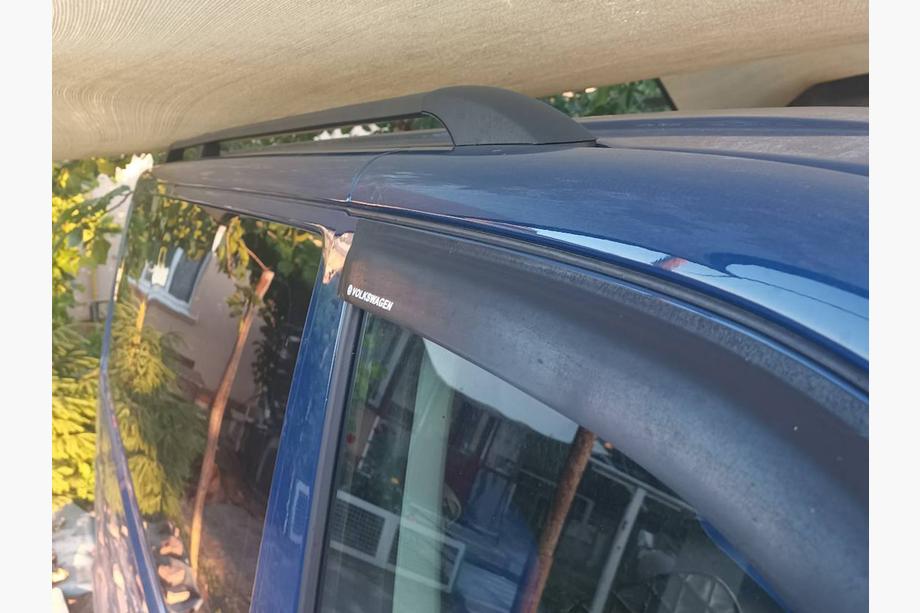 Volkswagen T5 Transporter 2003–2010 Črni strešni relingi Kratka medosna razdalja, plastične nogice Fotografija 19
