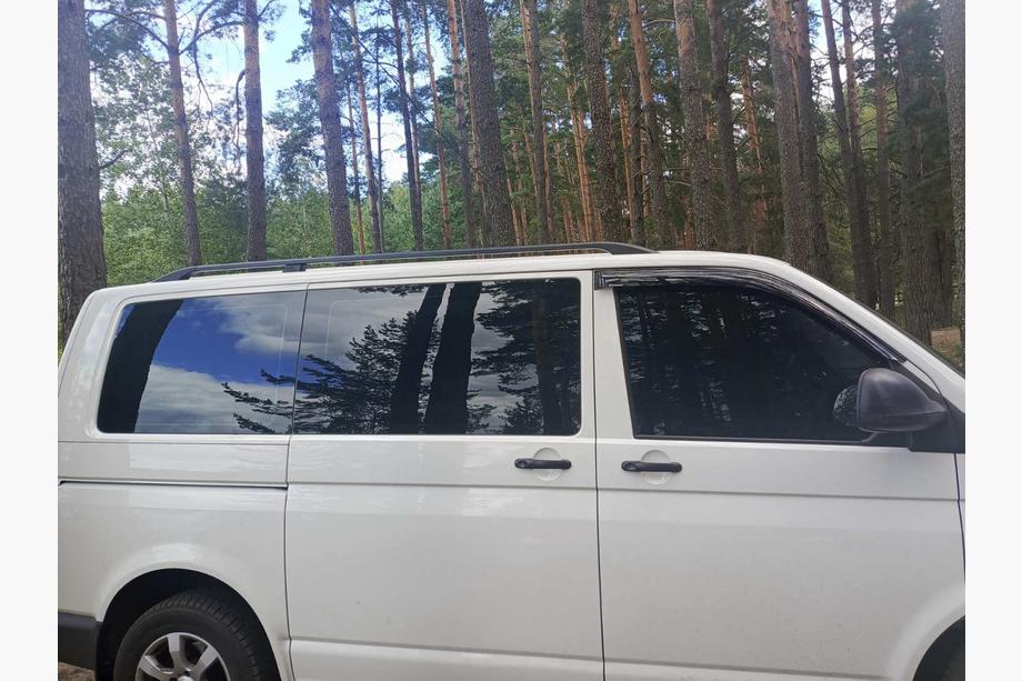Volkswagen T5 Transporter 2003–2010 Črni strešni relingi Kratka medosna razdalja, plastične nogice Fotografija 21