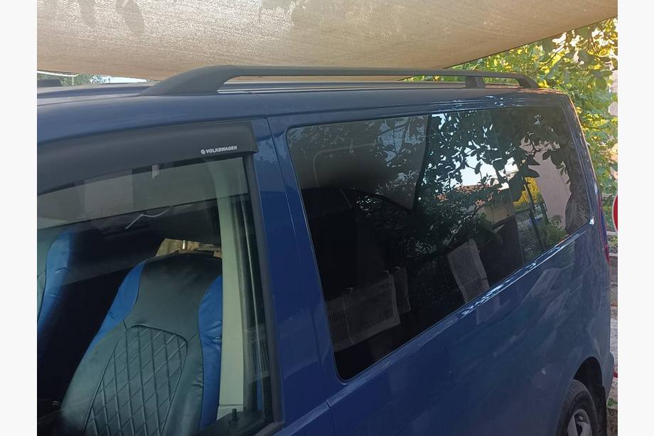 Volkswagen T5 2010–2015 Črni strešni relingi Kratka baza, kovinske noge Fotografija 20