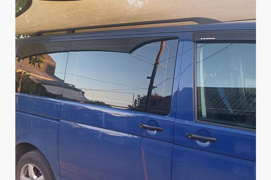 Volkswagen T5 2010–2015 Črni strešni relingi Kratka baza, kovinske noge Fotografija 18