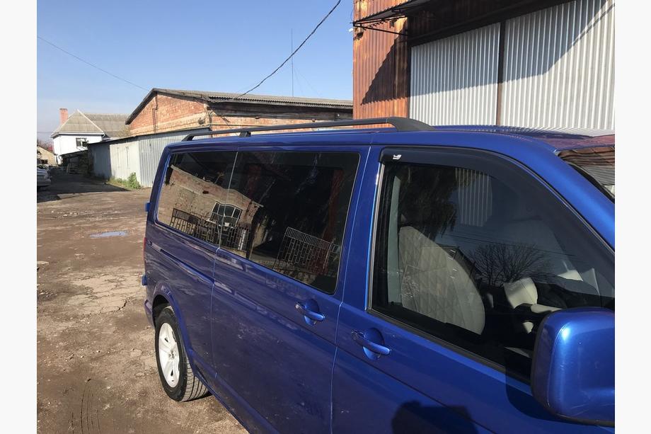 Volkswagen T5 2010–2015 Črni strešni relingi Kratka baza, kovinske noge Fotografija 4