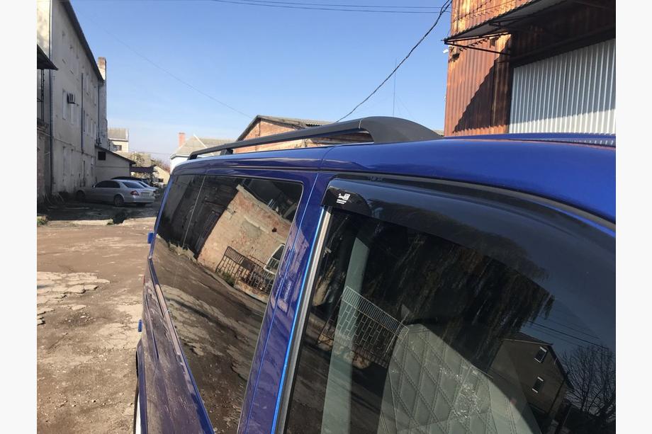 Volkswagen T5 2010–2015 Črni strešni relingi Kratka baza, kovinske noge Fotografija 5