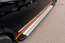 Volkswagen T5 2010–2015 Bočne stopnice Maya V2 (2 kosa, aluminij) Kratka medosna razdalja fotografija 4